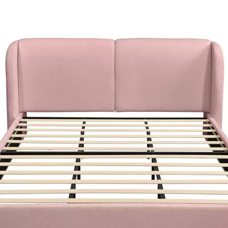 Lit plateforme moderne Whisen King avec tête de lit double oreiller, rembourré, tissu bouclé doux, design latéral ailé, lattes en bois massif
