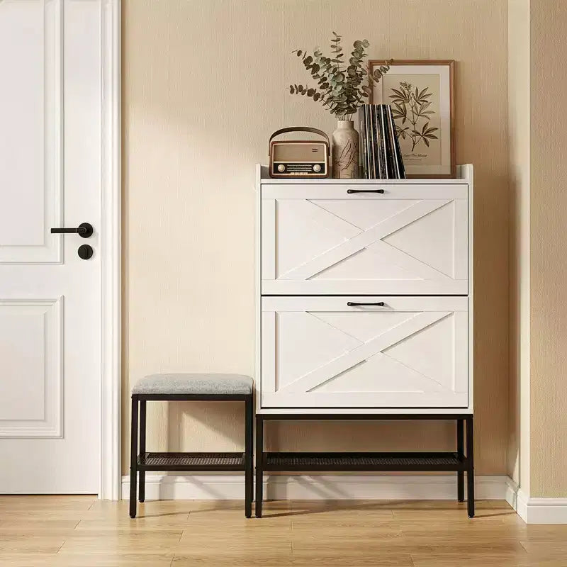 Meuble à chaussures Karl Home 47 W avec porte de grange, pieds en métal maillé et banc rembourré