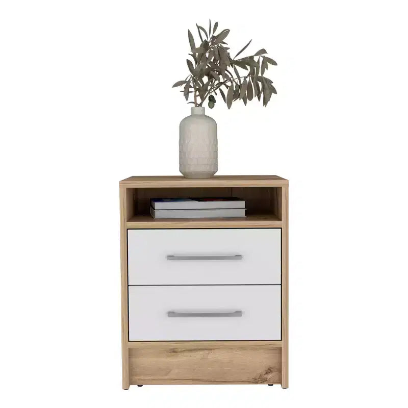 Cette table de chevet Cartiz à deux tiroirs, finition blanc/chêne clair, allie un style contemporain à des solutions de rangement intelligentes, créant ainsi un gain de place.