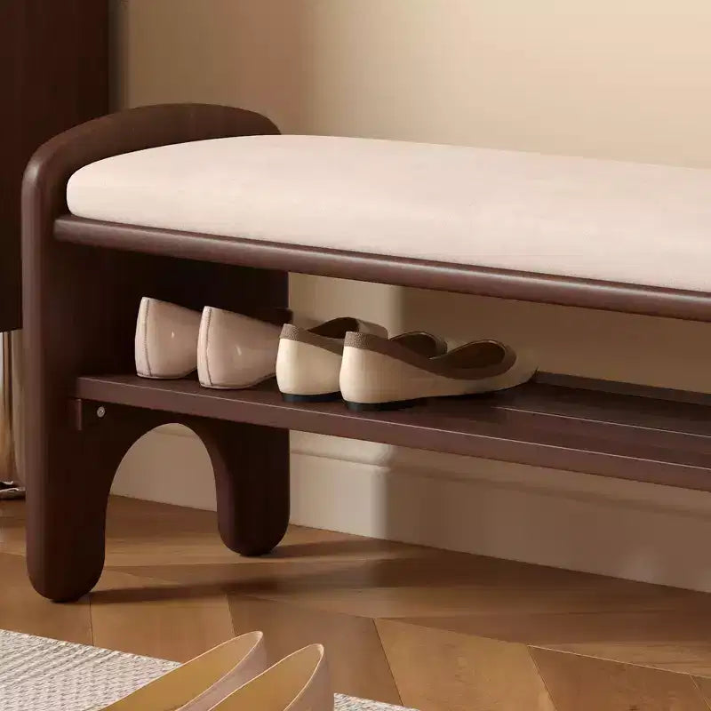 Banc GDFStudio Sue moderne en similicuir et hévéa avec porte-chaussures