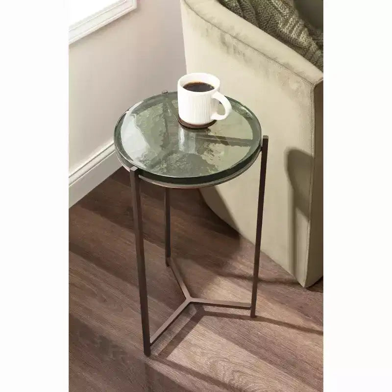 Table d'appoint Kate and Laurel Aguilar en verre et métal, vert et bronze, 13x13x24