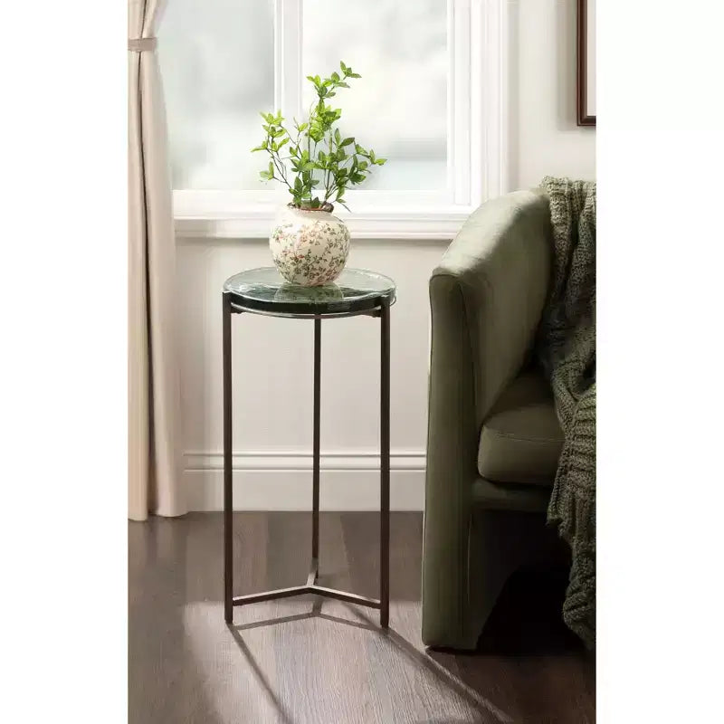 Table d'appoint Kate and Laurel Aguilar en verre et métal, vert et bronze, 13x13x24