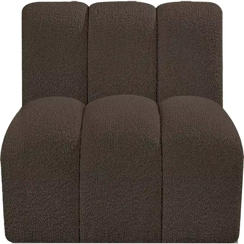 Chaise droite en tissu bouclé Arc Meridian Furniture