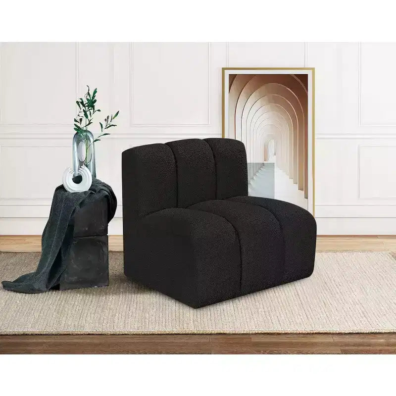 Chaise droite en tissu bouclé Arc Meridian Furniture