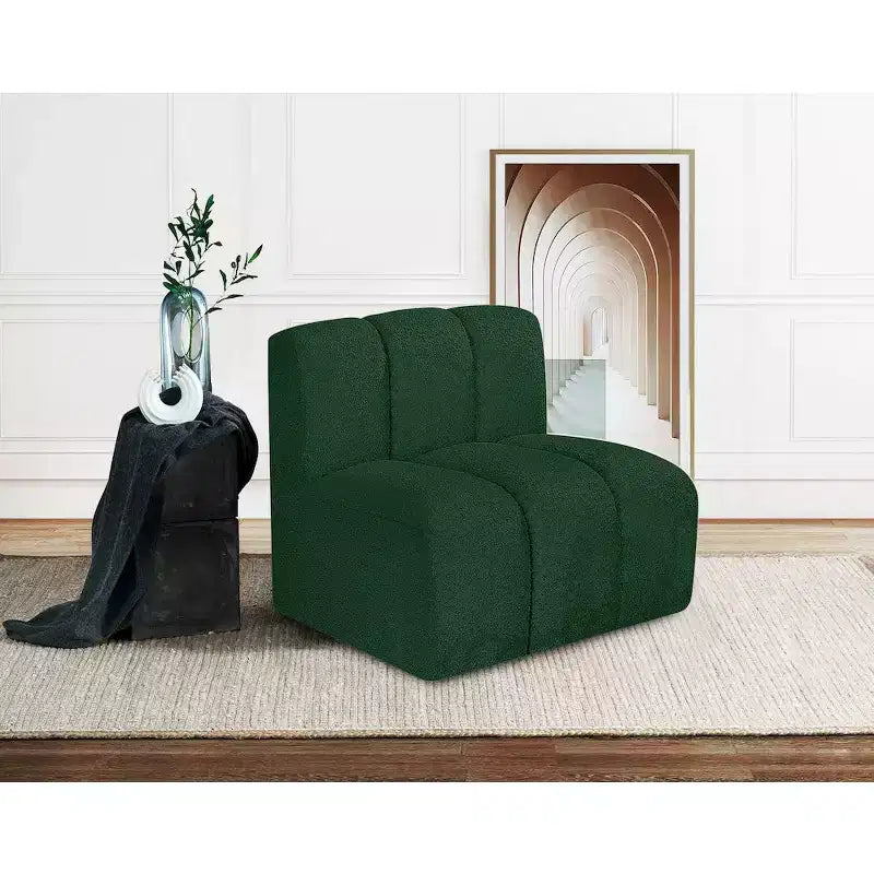 Chaise droite en tissu bouclé Arc Meridian Furniture