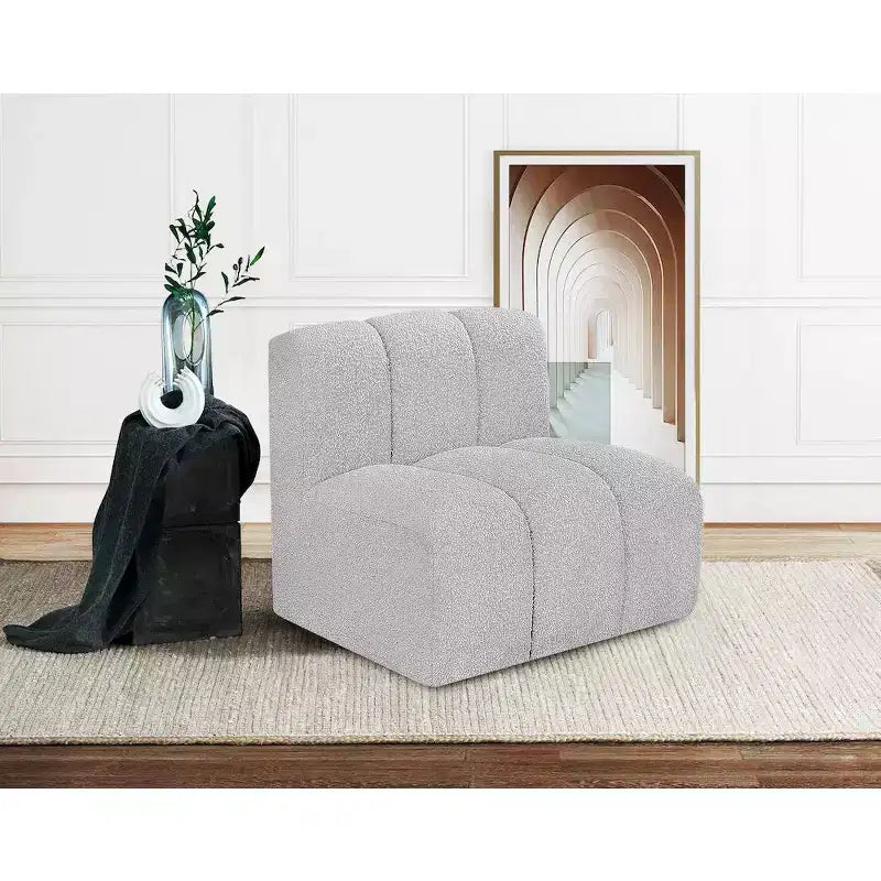 Chaise droite en tissu bouclé Arc Meridian Furniture