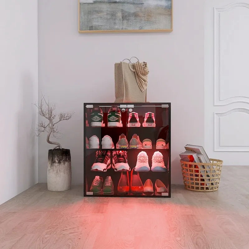 Meuble à chaussures noir à 4 niveaux avec porte vitrée et étagères en verre, meuble de présentation de chaussures avec lumière LED et contrôle Bluetooth