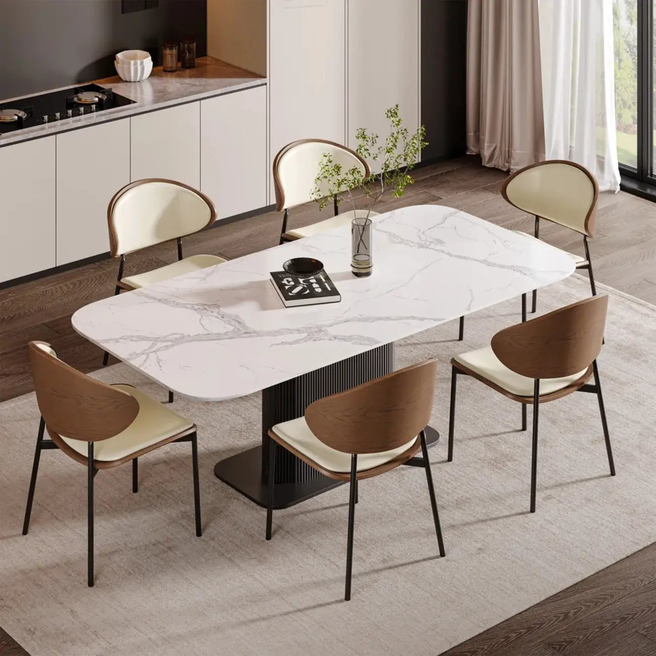 Chaise de salle à manger à dossier incurvé en cuir noir
