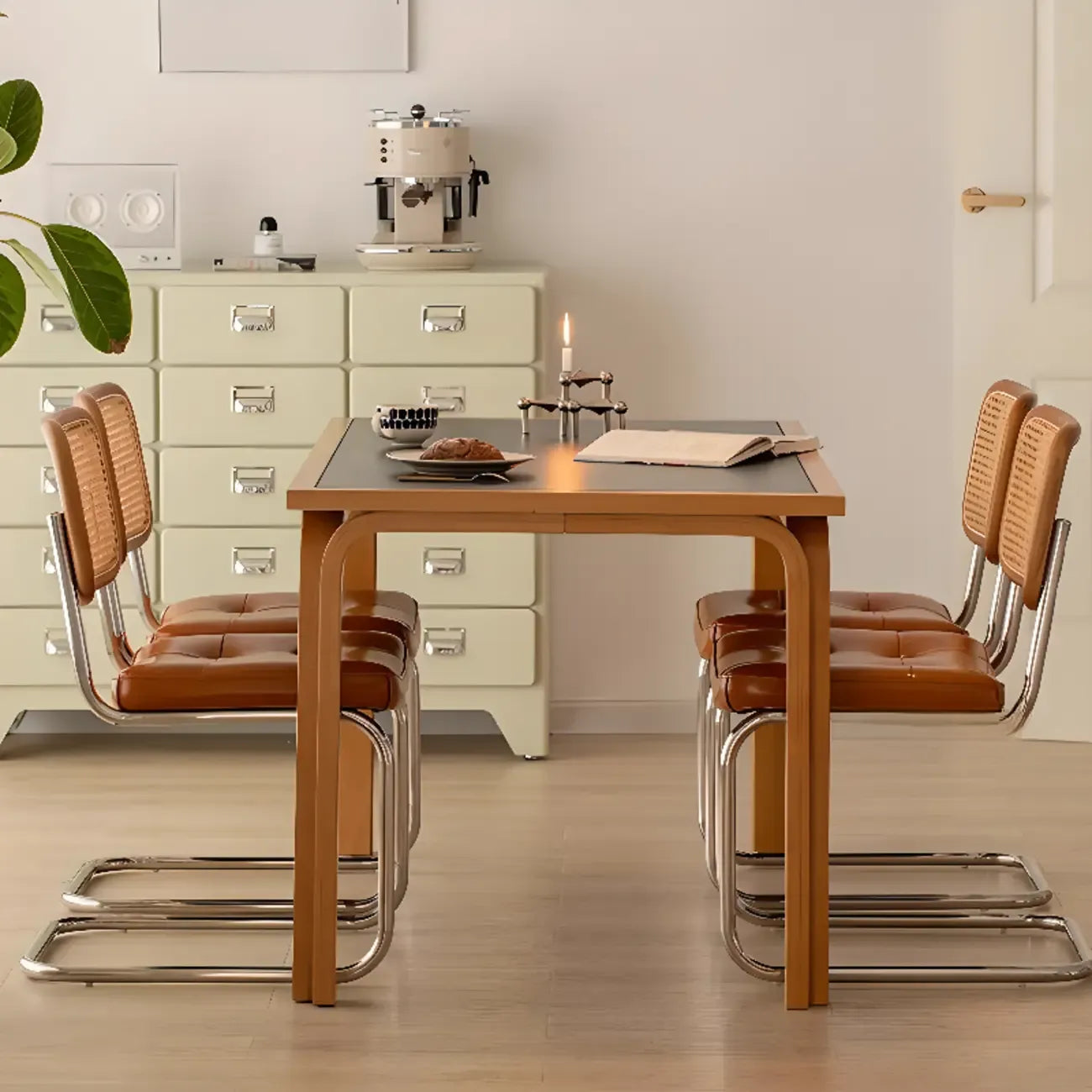 Chaise de salle à manger moderne en similicuir marron avec dossier tissé et piètement cantilever