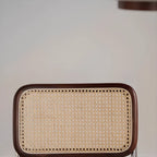 Chaise de salle à manger moderne en similicuir marron avec dossier tissé et piètement cantilever