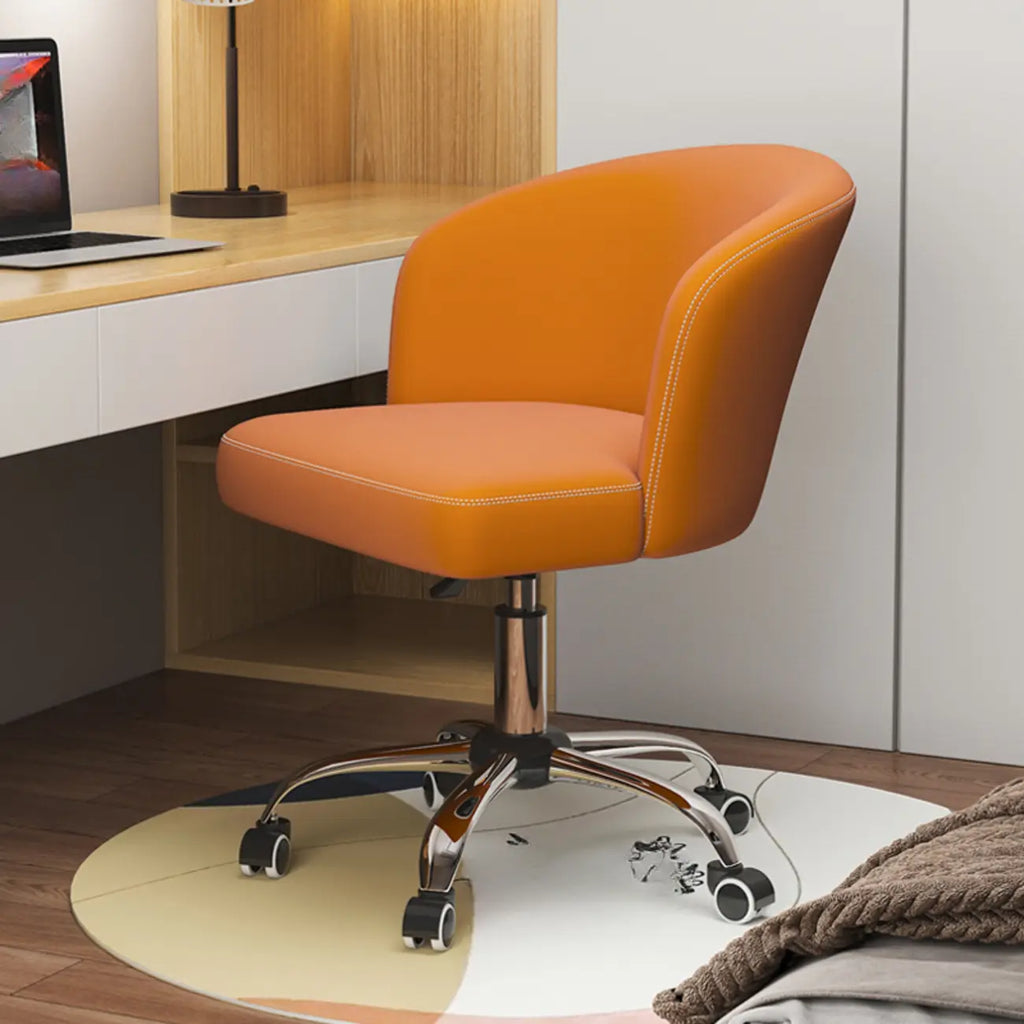 Fauteuil de bureau pivotant élégant en cuir orange