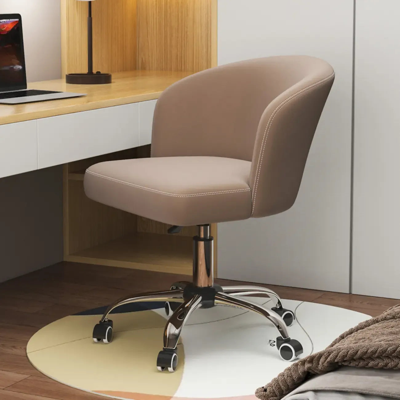 Fauteuil de bureau pivotant élégant en cuir orange