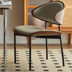 Chaise de salle à manger à dossier incurvé en cuir noir