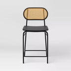 Lot de 2 tabourets de bar à hauteur de comptoir en métal avec dossier en osier de 61 cm (24 po) et repose-pieds noirs - Room EssentialsMC