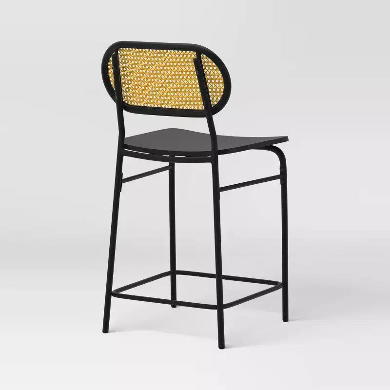 Lot de 2 tabourets de bar à hauteur de comptoir en métal avec dossier en osier de 61 cm (24 po) et repose-pieds noirs - Room EssentialsMC