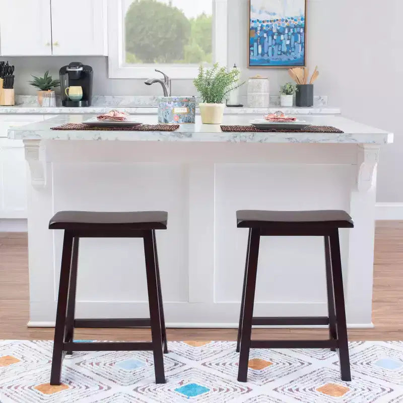 Tabouret de bar 61 cm, hauteur comptoir, bois marron - Linon : Classique, sans dossier, construction en bois d'hévéa