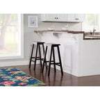 Tabouret de bar 30" sans dossier avec assise inclinée marron bois - Linon : Bois d'hévéa, repose-pieds, hauteur fixe