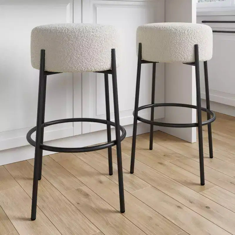 Nathan James Lot de 2 tabourets de bar sans dossier Isaac en bouclé blanc, hauteur comptoir