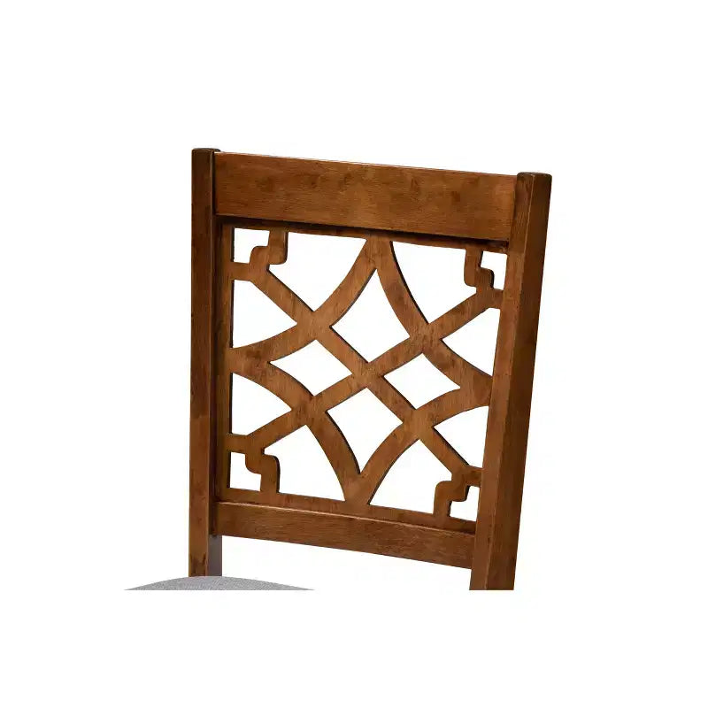 Lot de 4 chaises de salle à manger en tissu Mael avec structure en bois - Baxton Studio : rembourrage en mousse, pieds en sabre, assemblage requis