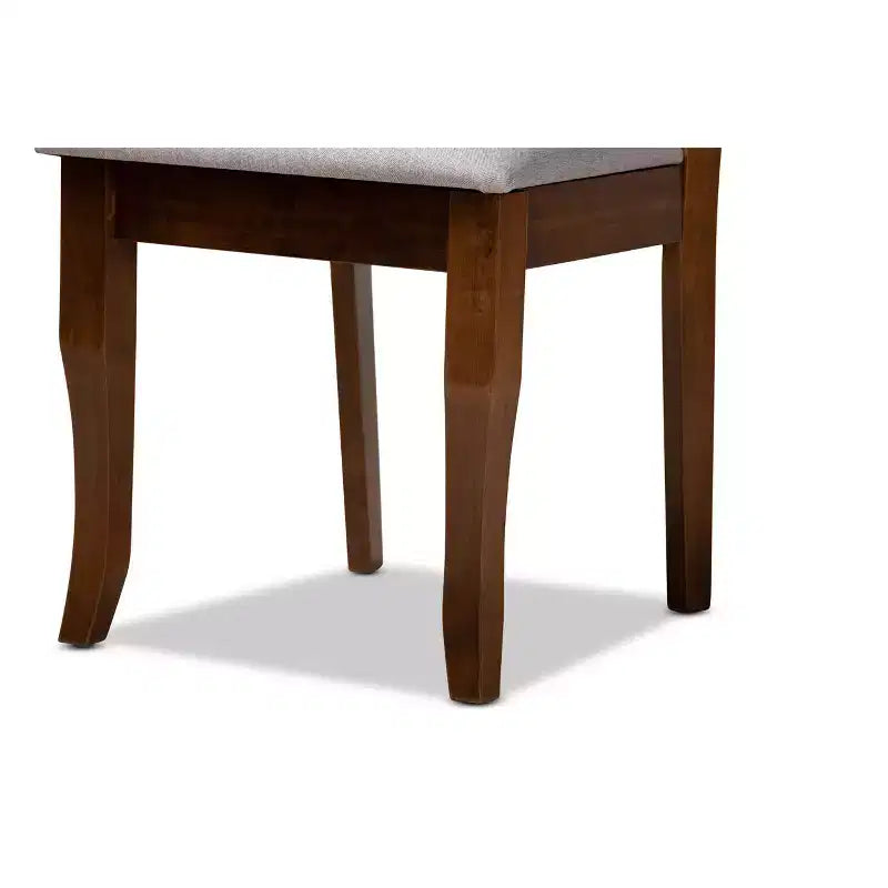 Lot de 4 chaises de salle à manger en tissu Mael avec structure en bois - Baxton Studio : rembourrage en mousse, pieds en sabre, assemblage requis