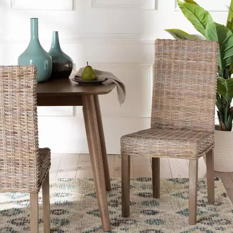 Chaise de salle à manger bali & pari Nevina Rattan et bois de manguier Kubu gris/taupe rustique