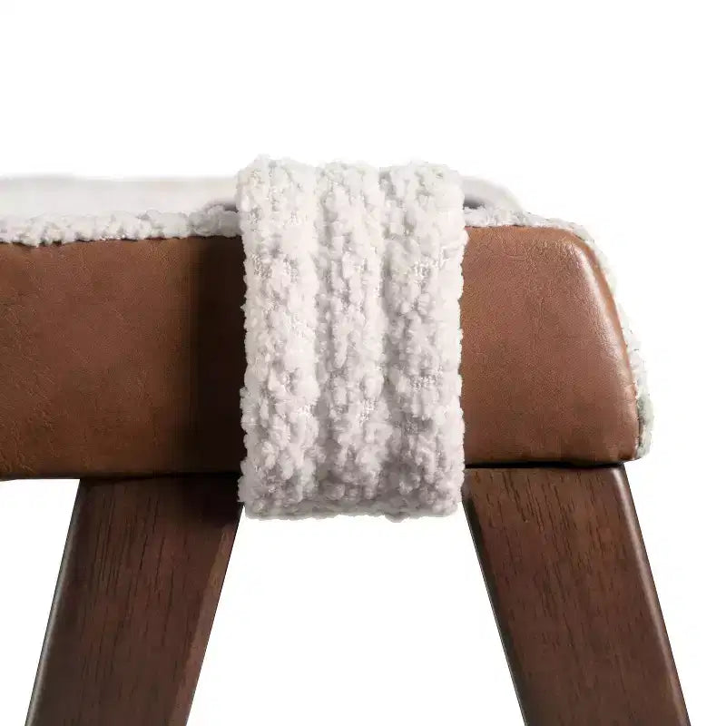 HOMES: Inside + Out Lot de 2 chaises de salle à manger Pearlcrest Mid-Century Modern en tissu bouclé, noyer