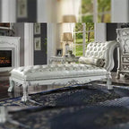 Chaise longue de Dresde 82" en similicuir et finition blanc cassé - Acme Furniture : garniture élégante à clous, cadre en bois, entretien par essuyage sec
