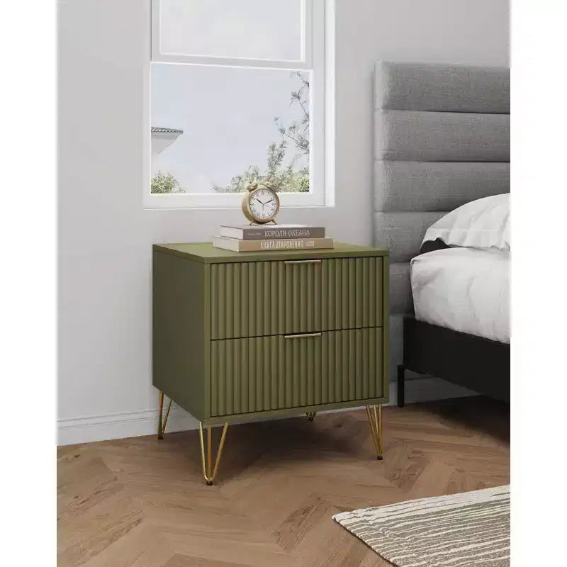 Table de chevet Dumbo à 2 tiroirs Manhattan Comfort vert olive : cadre en MDF brillant, quincaillerie en métal doré, style contemporain