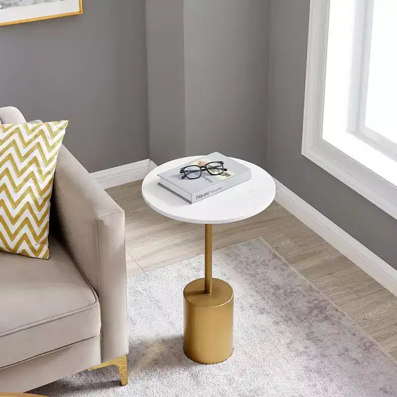 Danya B. Fritz Table d'appoint piédestal Mid-Century Modern avec plateau en marbre blanc/or