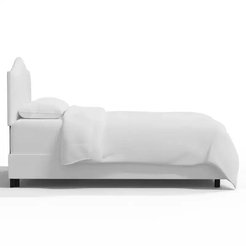 Lit incurvé Janeth en velours blanc de Skyline Furniture – Grand : design élégant en dos d'âne, cadre en pin, remplissage en fibres de polyester