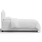 Lit incurvé Janeth en velours blanc de Skyline Furniture – Grand : design élégant en dos d'âne, cadre en pin, remplissage en fibres de polyester