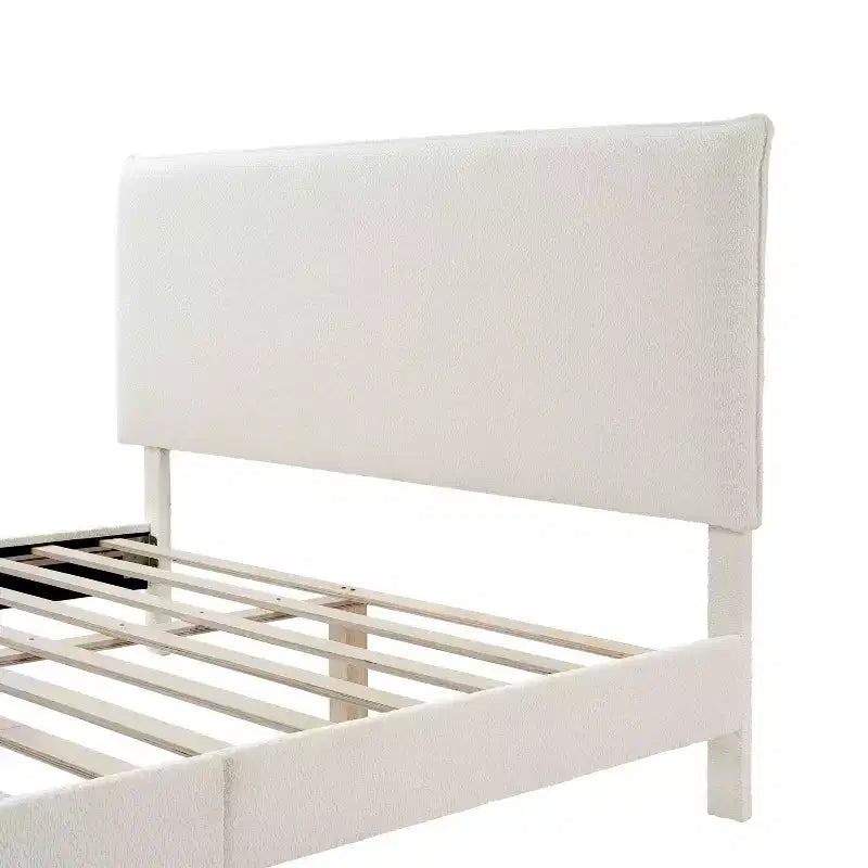 24/7 Shop At Home Lit plateforme avec tête de lit capitonnée Queen Heartwild Modern Boucle : Finition lisse et cadre en bois
