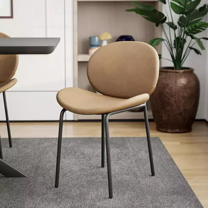 Chaise de salle à manger moderne LeisureMod Servos – Siège en cuir synthétique rembourré avec dossier incurvé et pieds en métal, confortable pour cuisine, salle à manger, café