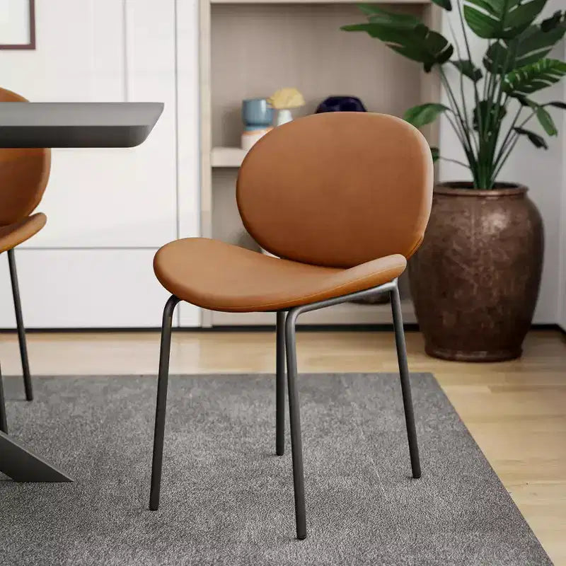 Chaise de salle à manger moderne LeisureMod Servos – Siège en cuir synthétique rembourré avec dossier incurvé et pieds en métal, confortable pour cuisine, salle à manger, café