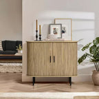 LuxenHome Buffet avec armoire de rangement, armoire d'appoint moderne du milieu du siècle à 2 portes de 35 pouces avec portes coulissantes à lattes et étagère, chêne