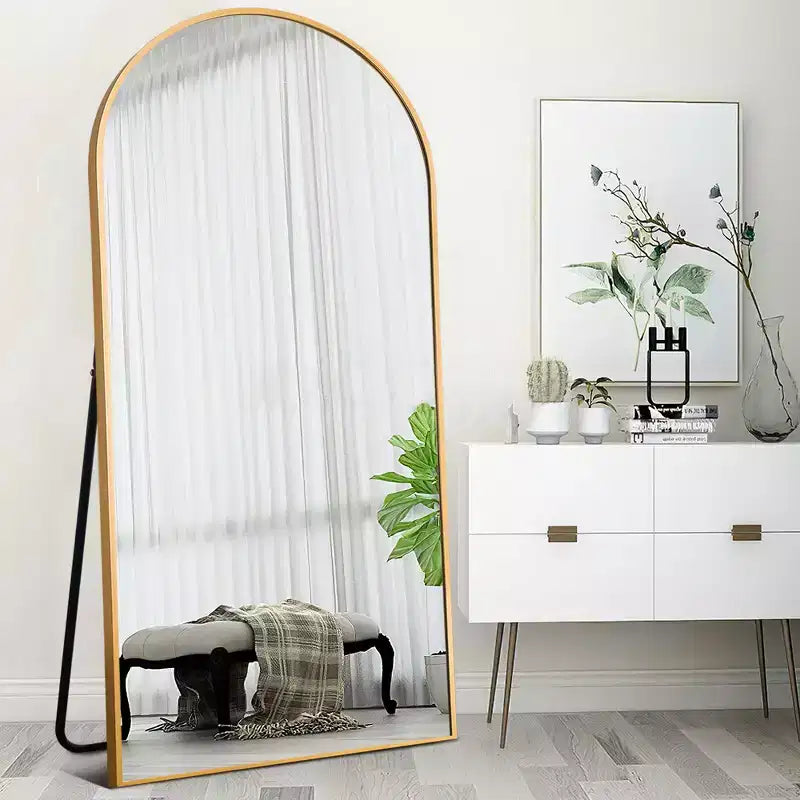 Miroir décoratif mural arqué à cadre métallique moderne Dovelina
