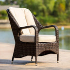 Fauteuil d'extérieur en osier avec coussin