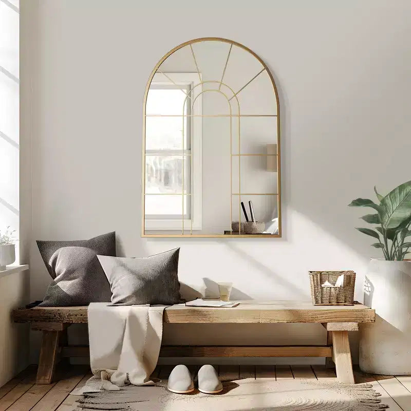 Miroir mural décoratif Dovelina 41L x 28l en forme de fenêtre arquée avec cadre en métal pour salon, entrée, chambre à coucher Noir/Doré