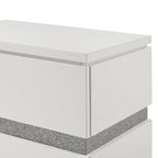 Ensemble de chambre à coucher Corazon blanc 4 pièces de New Classic Furniture avec table de chevet