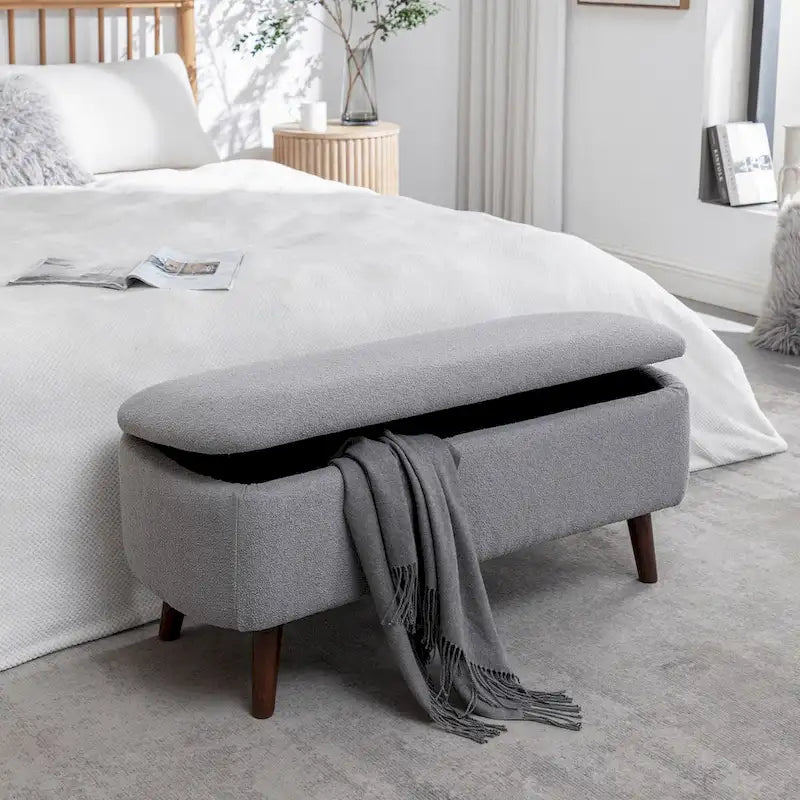 Banc de rangement Celia en tissu bouclé avec pieds en bois d'hévéa