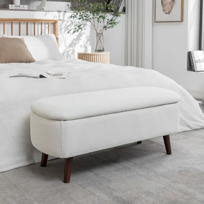 Banc de rangement Celia en tissu bouclé avec pieds en bois d'hévéa