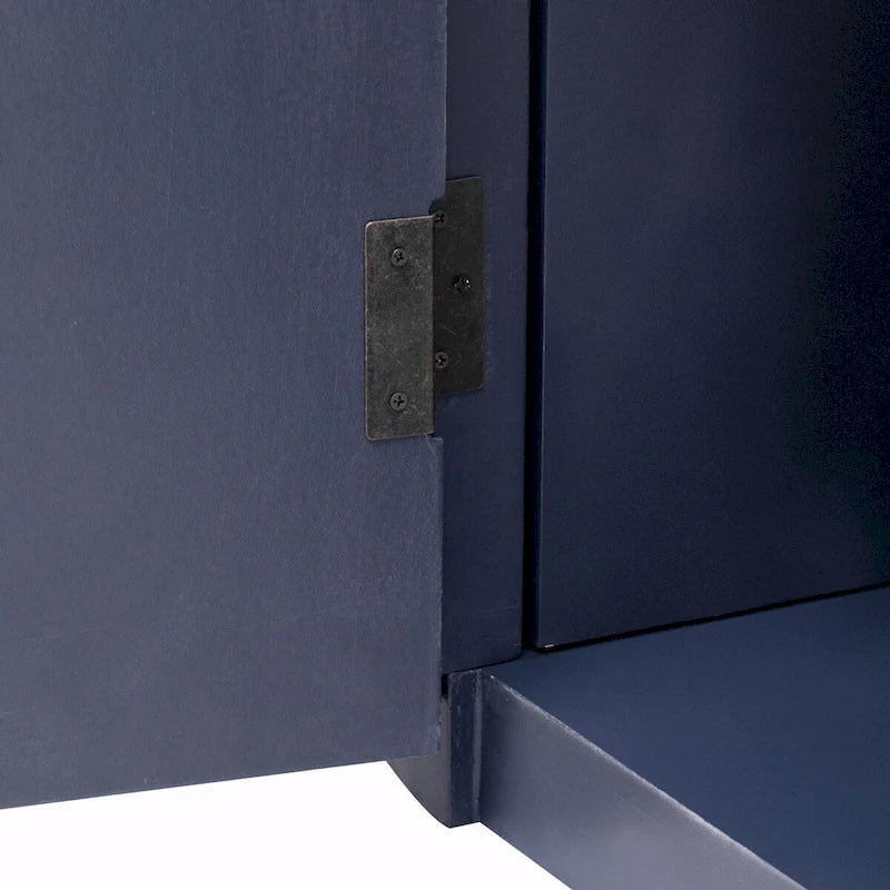 Armoire de rangement à portes rayées verticales avec poignées en métal, étagères réglables