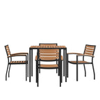 Table en teck synthétique carrée de 36 po avec cadre en acier noir, trou pour parasol et 4 fauteuils de club.